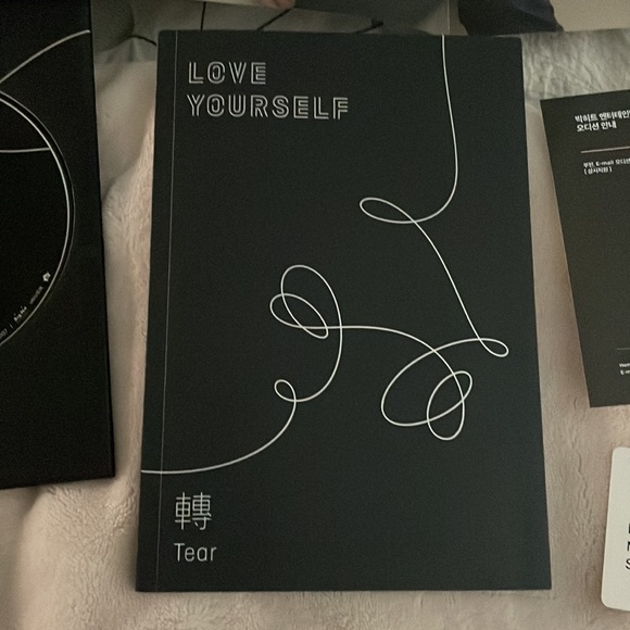 BTS Love Yourself Tear version R cd set - Picture 4 of 9